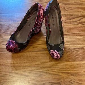 Madden Girl Black Floral Pink and Gray Wedge Pumps